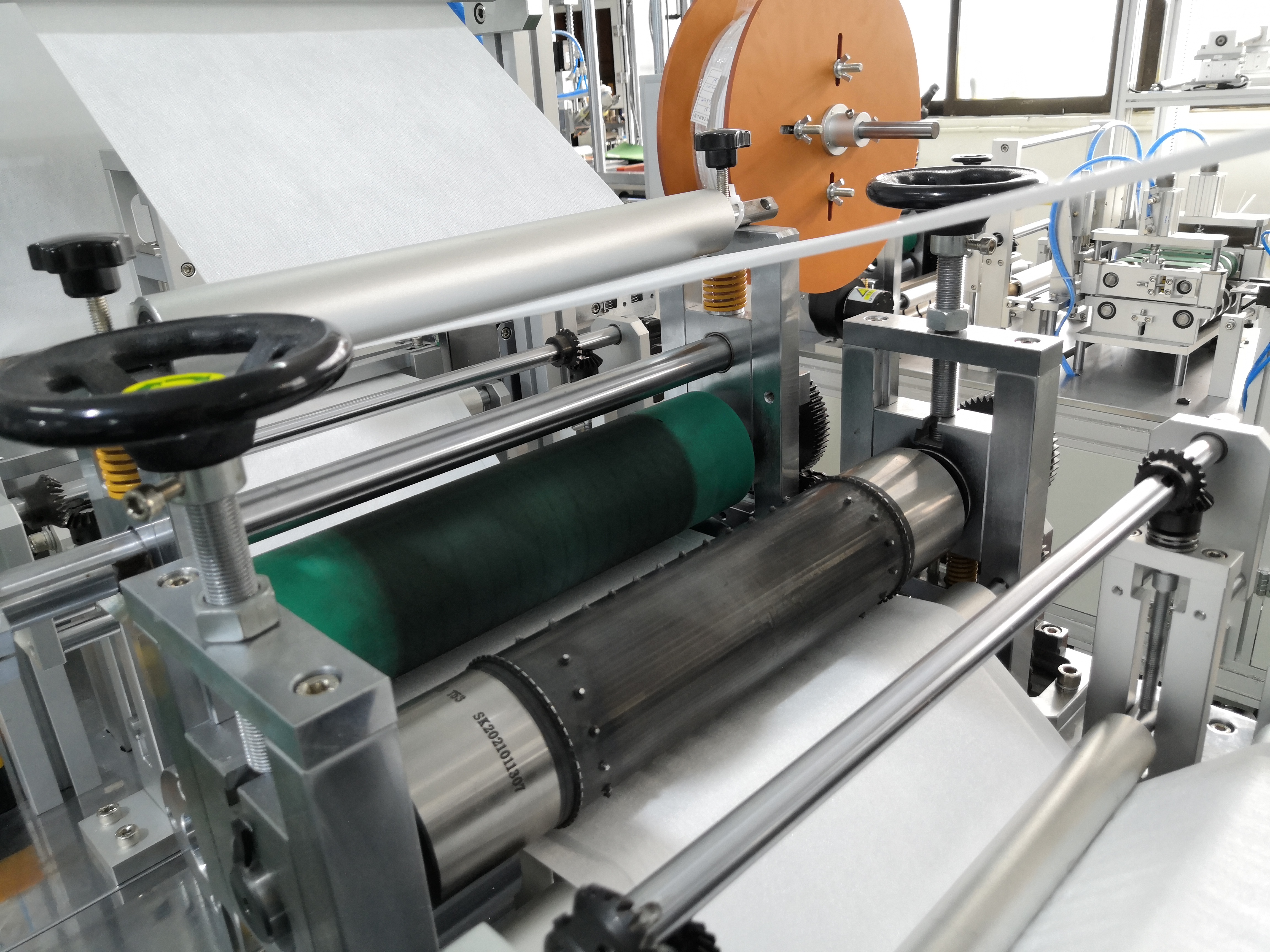 mask manufacturing machine