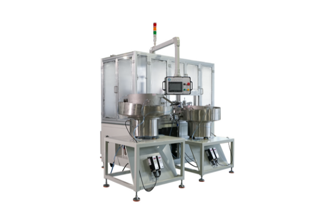 Automatic assembly machine for expandable catheter mount