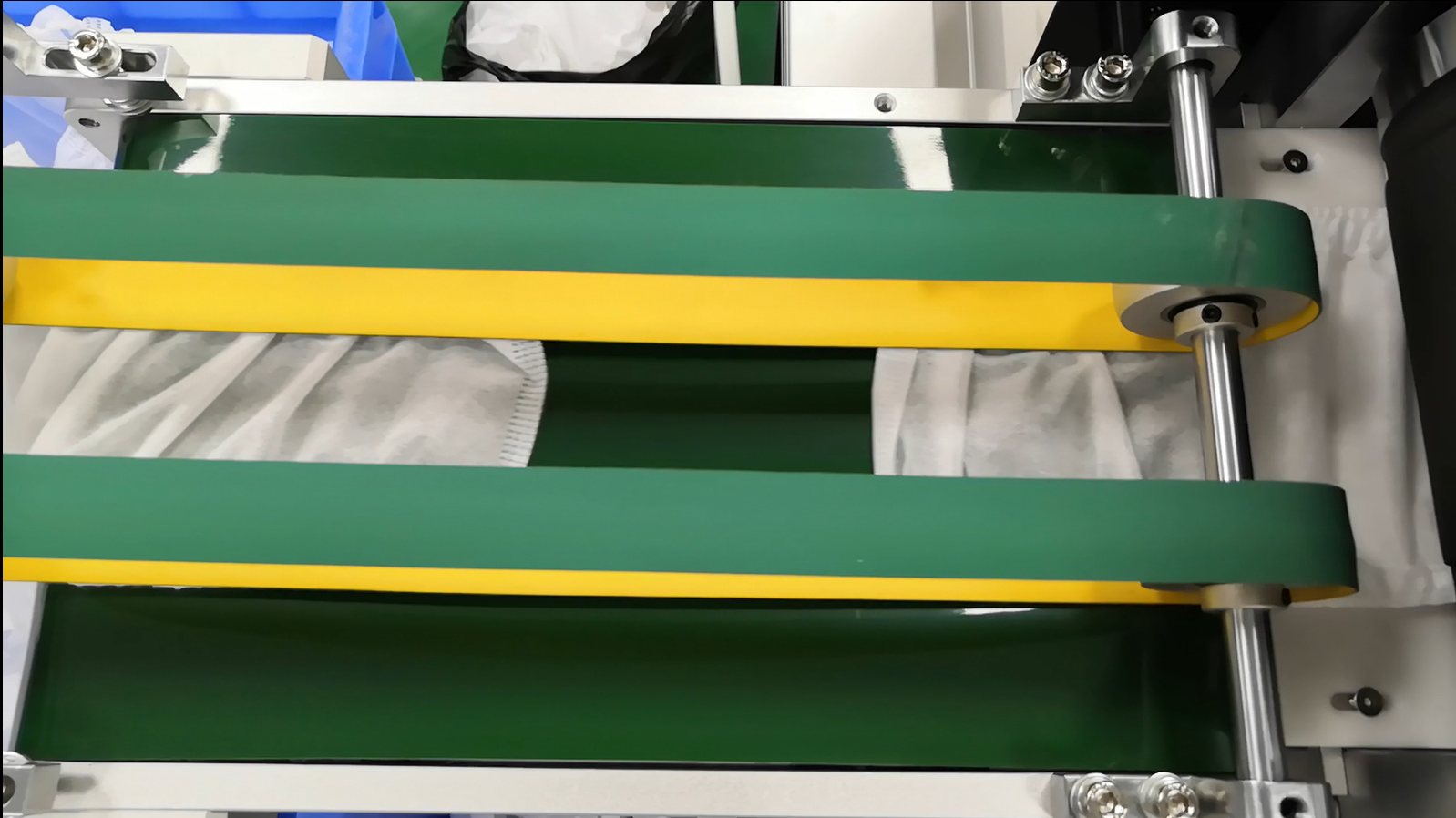 Non woven shoe cover making machine
